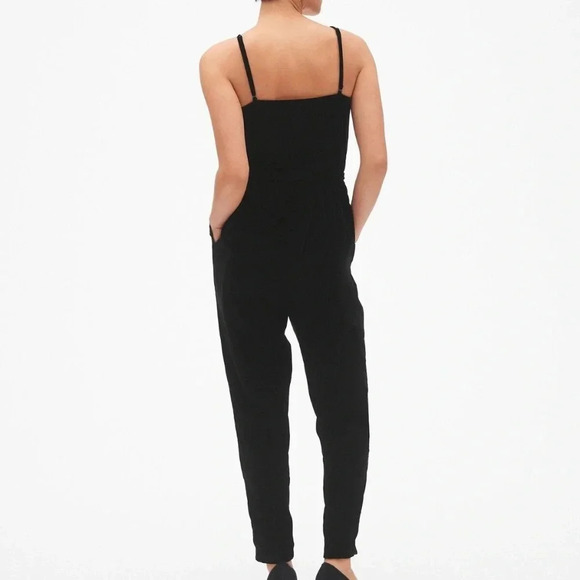 NWT Gap Velvet Jumpsuit,  Black size M - Picture 2 of 3